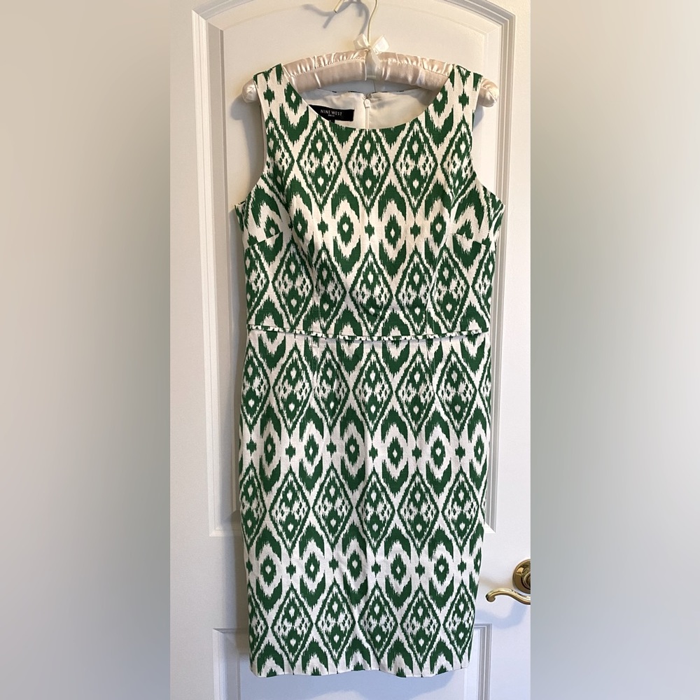 NINE WEST Sheath Womens Dress, sz 8, Great Condition, Green and Off White